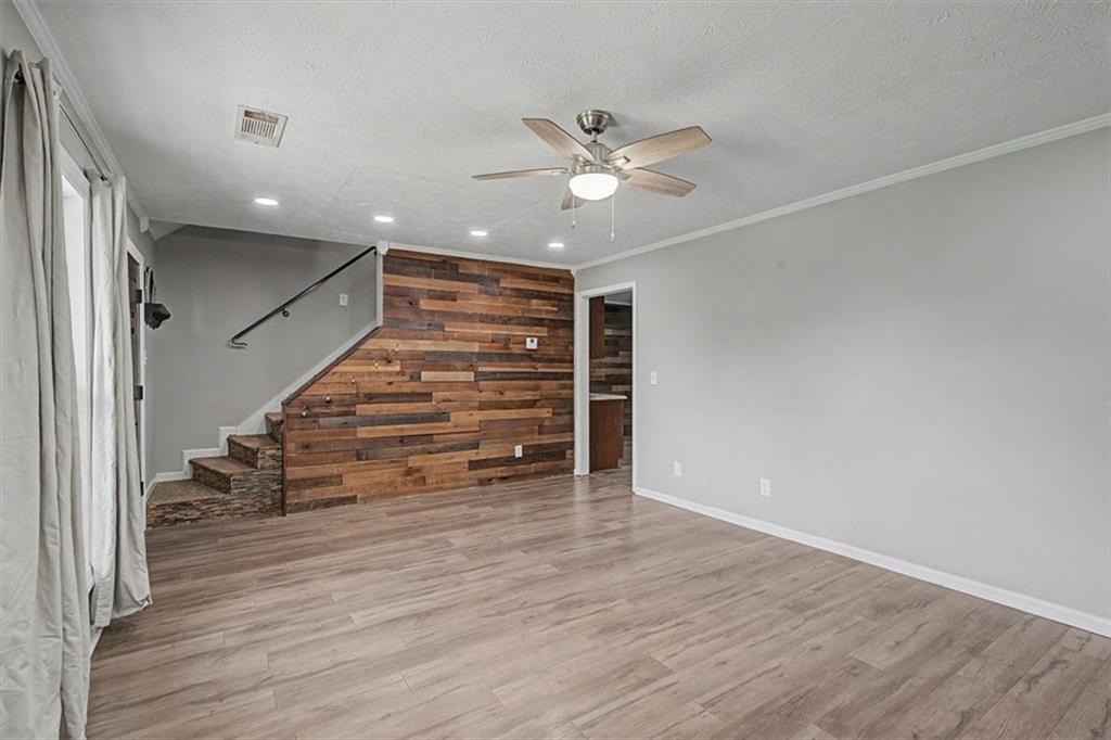 1516 Willow Gate Way Property Photo 12