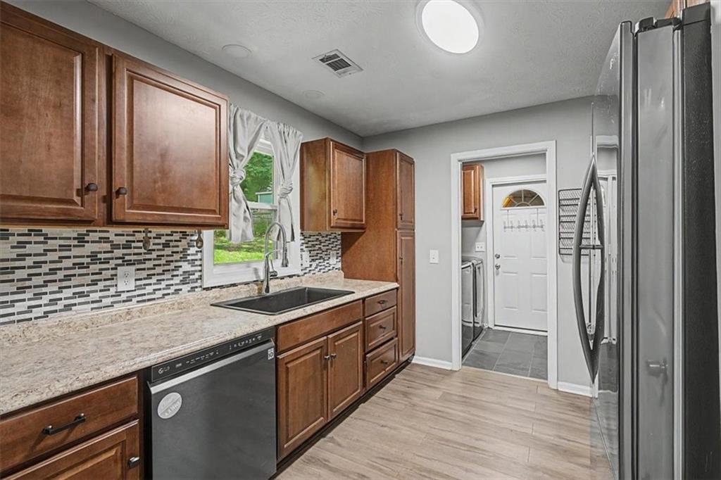 1516 Willow Gate Way Property Photo 17
