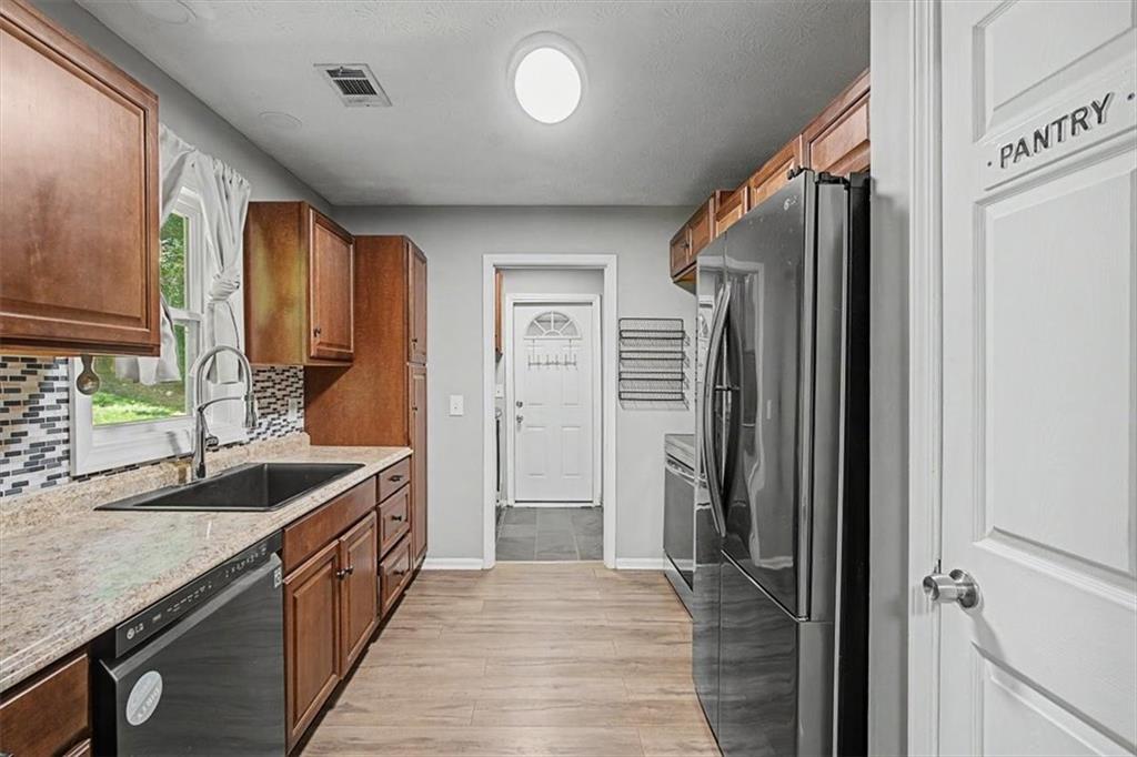 1516 Willow Gate Way Property Photo 18