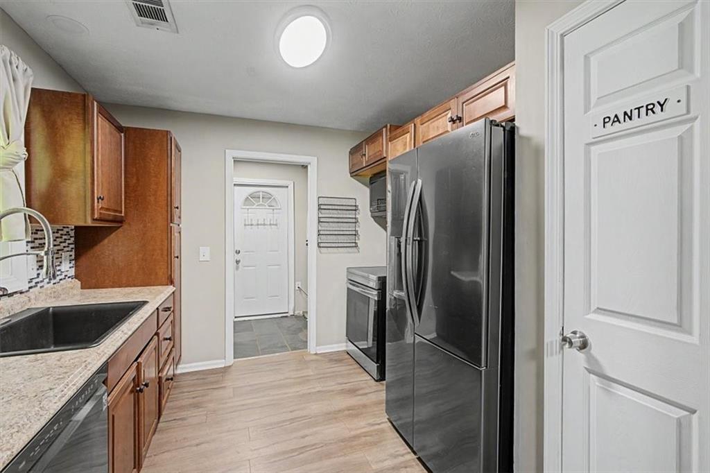 1516 Willow Gate Way Property Photo 19