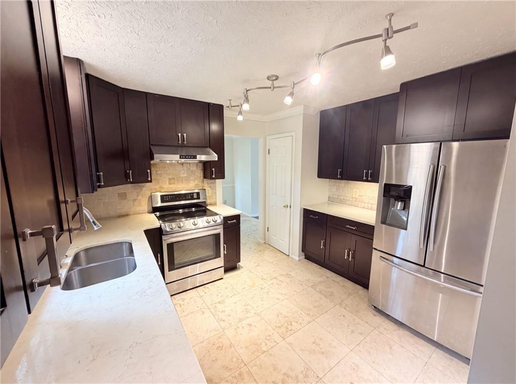 215 Arbour Run Property Photo 2