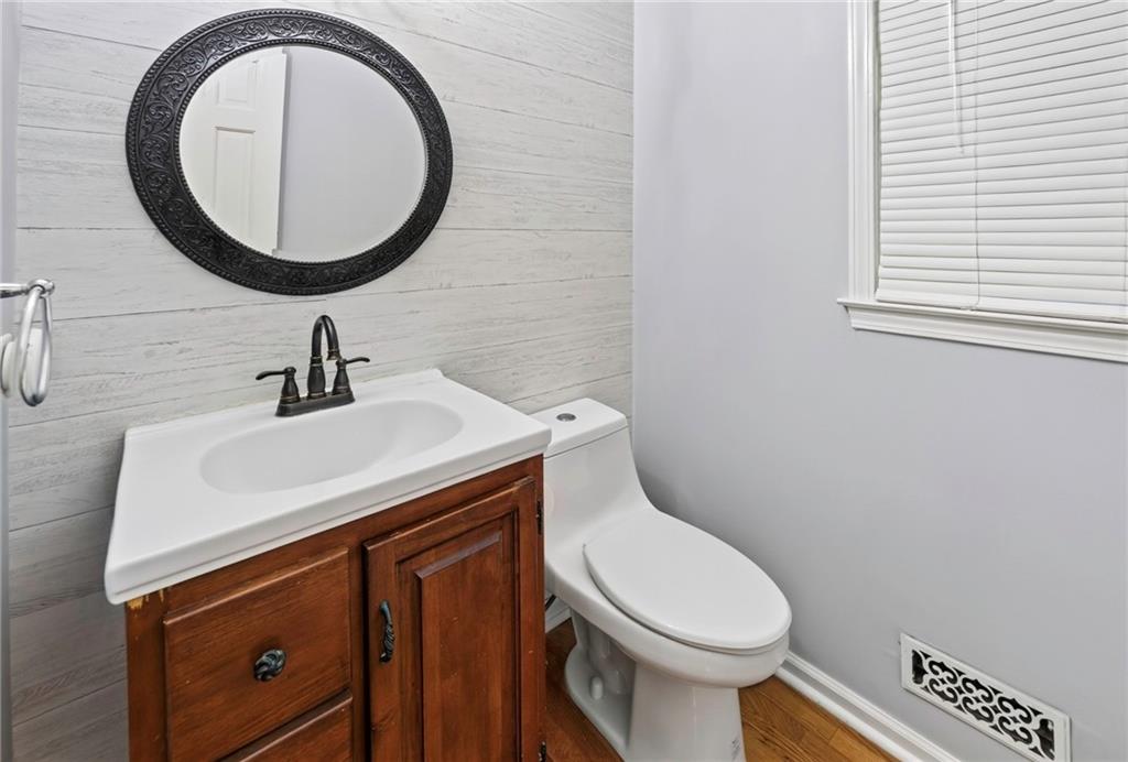 206 Comstock Court Property Photo 35