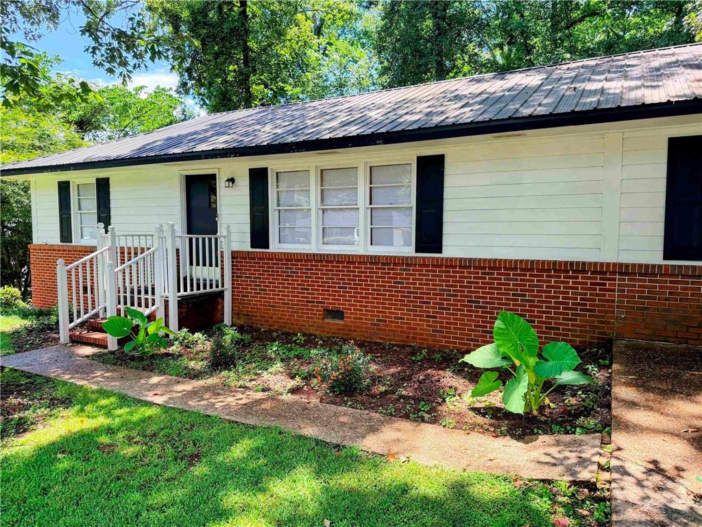 105 Dogwood Drive Property Photo 3
