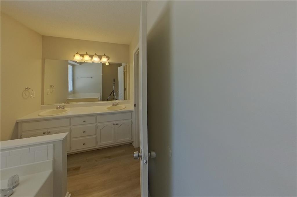 7807571 Property Photo 10