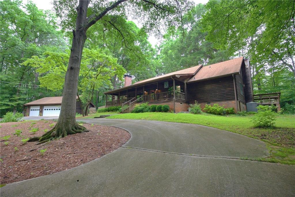 496 Carlouetta Road SW