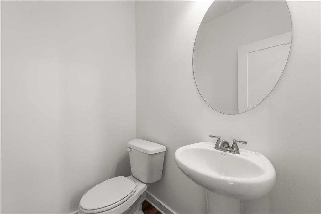 546 Lillian Way Property Photo 7