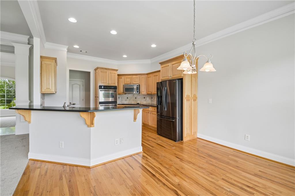 1040 E Magnolia Loop Property Photo 4