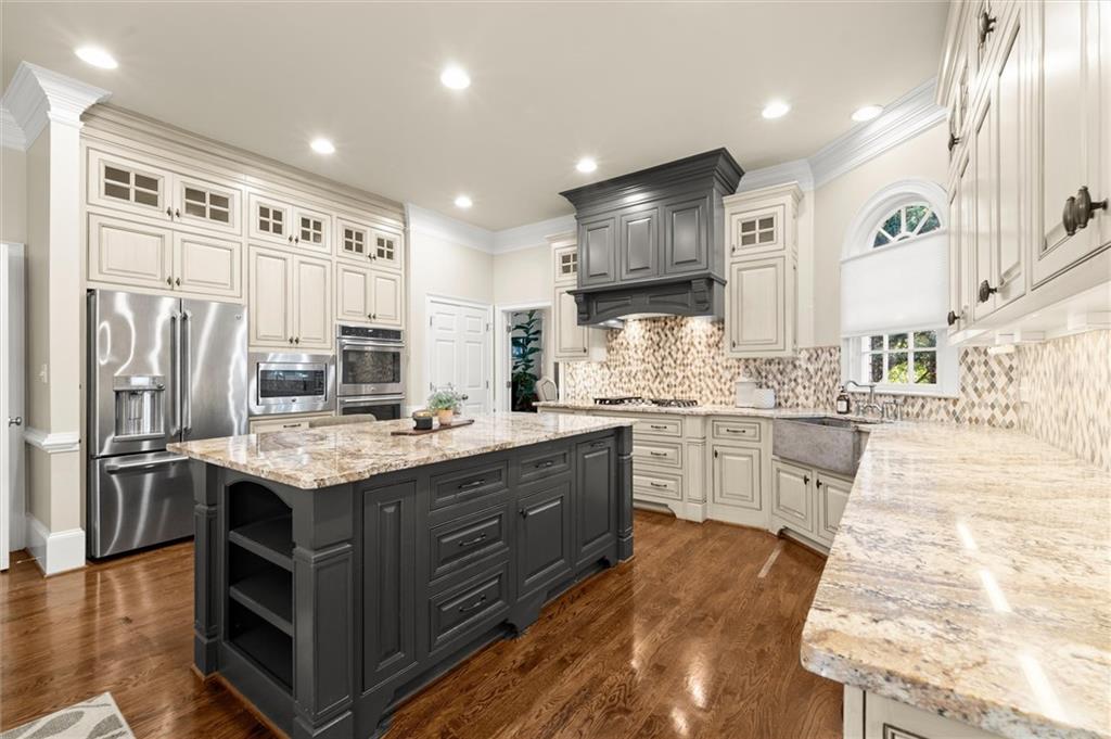 8925 Pinehurst Cove Property Photo 10
