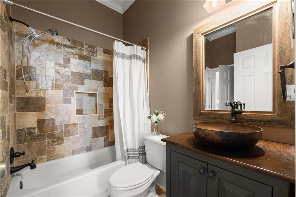 8925 Pinehurst Cove Property Photo 19