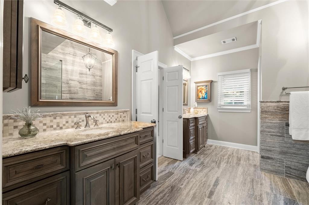 8925 Pinehurst Cove Property Photo 23