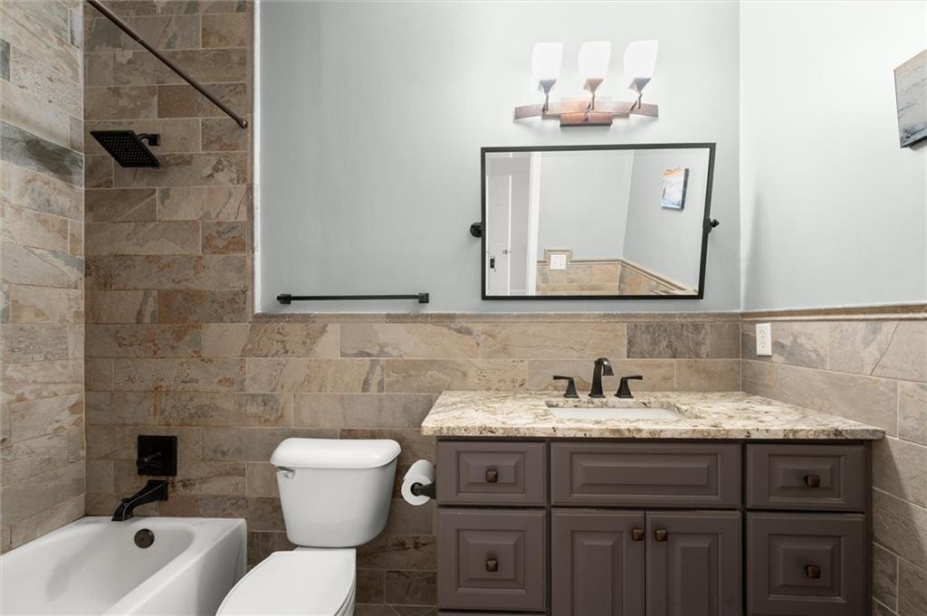 8925 Pinehurst Cove Property Photo 25