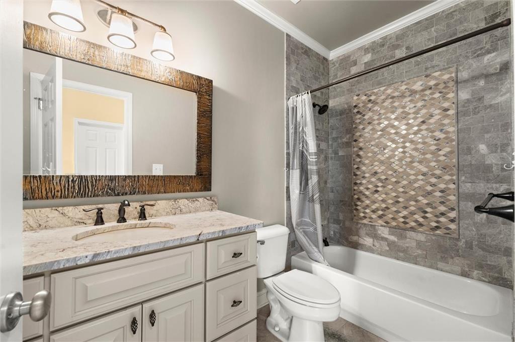 8925 Pinehurst Cove Property Photo 29