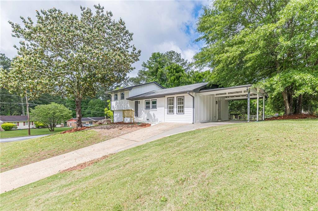 8285 Hemlock Drive Property Photo 2