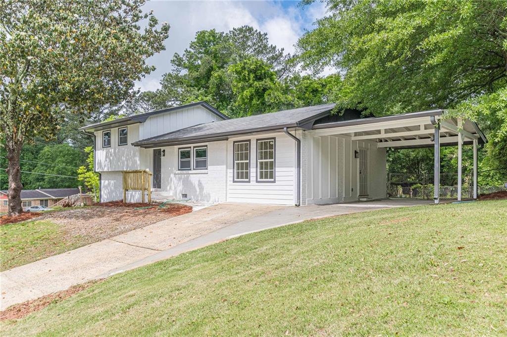 8285 Hemlock Drive Property Photo 3