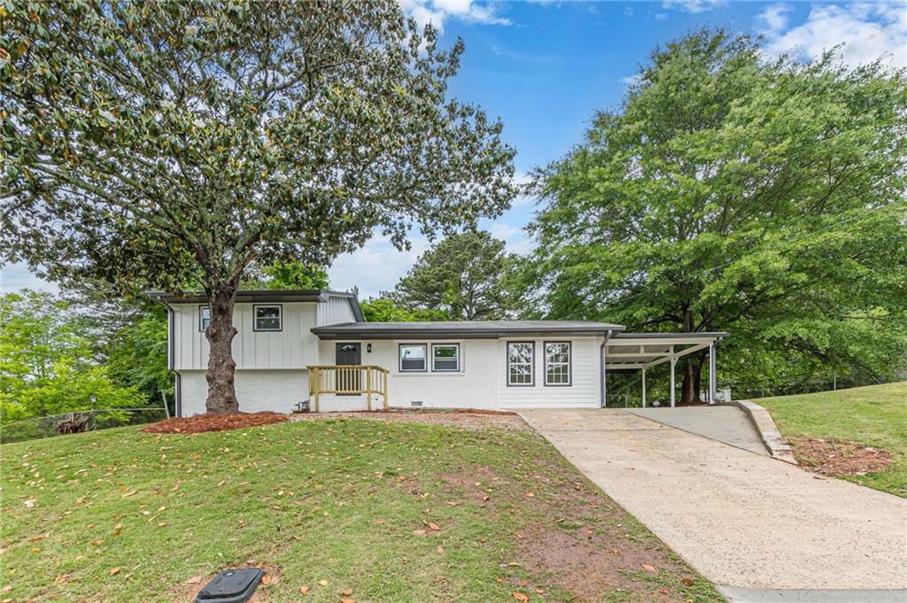 8285 Hemlock Drive Property Photo 4