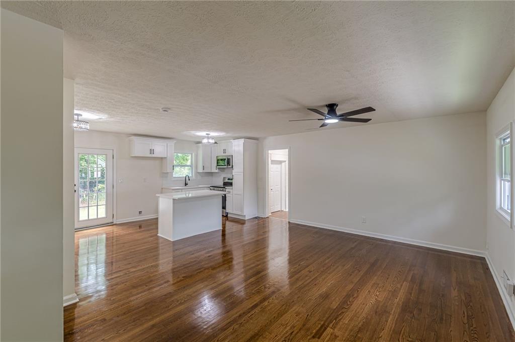 8285 Hemlock Drive Property Photo 8