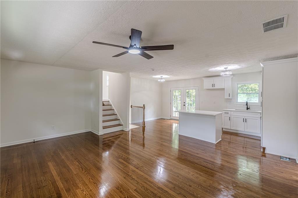 8285 Hemlock Drive Property Photo 10