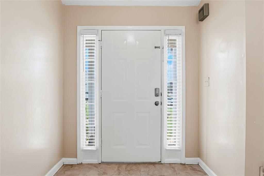 1016 Meadow Glen Circle Property Photo 4