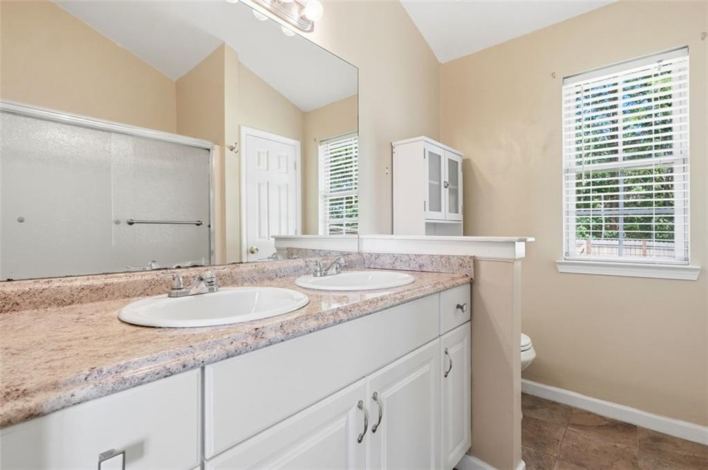 1016 Meadow Glen Circle Property Photo 24