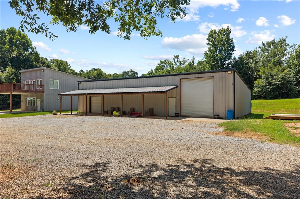 221 Columbus Drive Property Photo 1