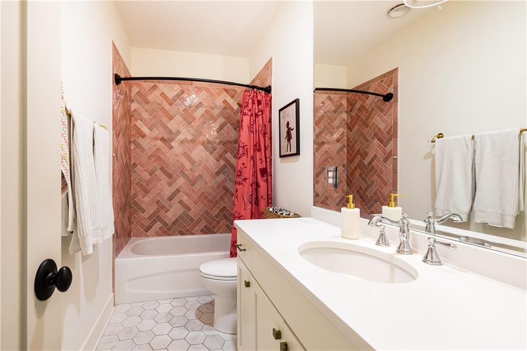 205 Kelmscott Lane Property Photo 25