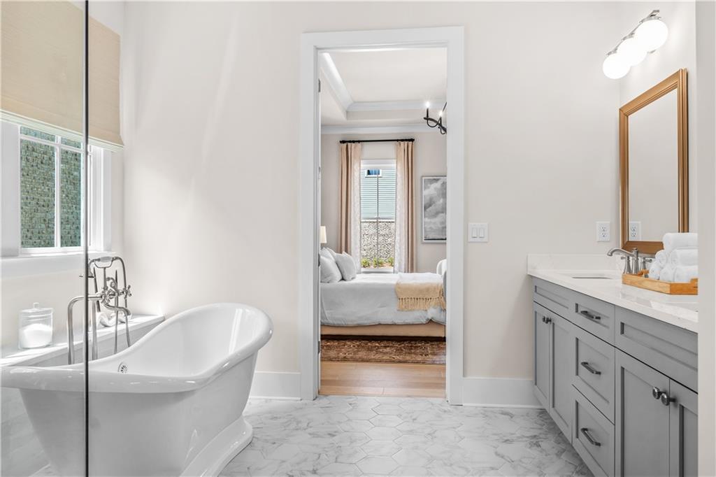 2039 Village Walk Property Photo 19