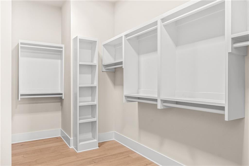 2039 Village Walk Property Photo 23