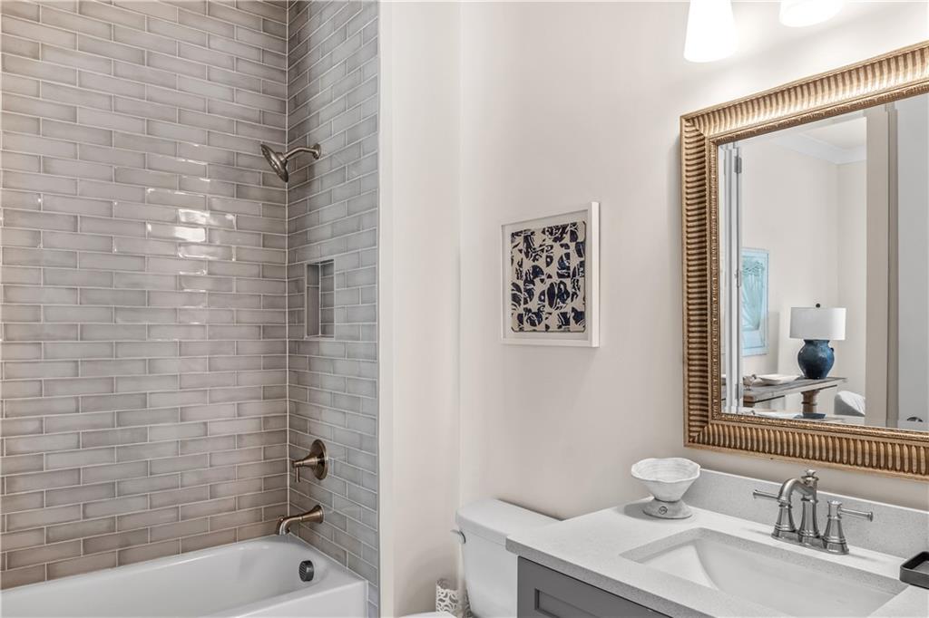2039 Village Walk Property Photo 26