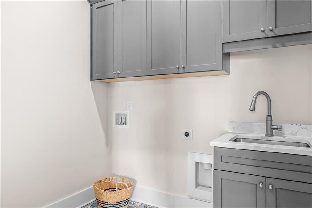 2039 Village Walk Property Photo 27