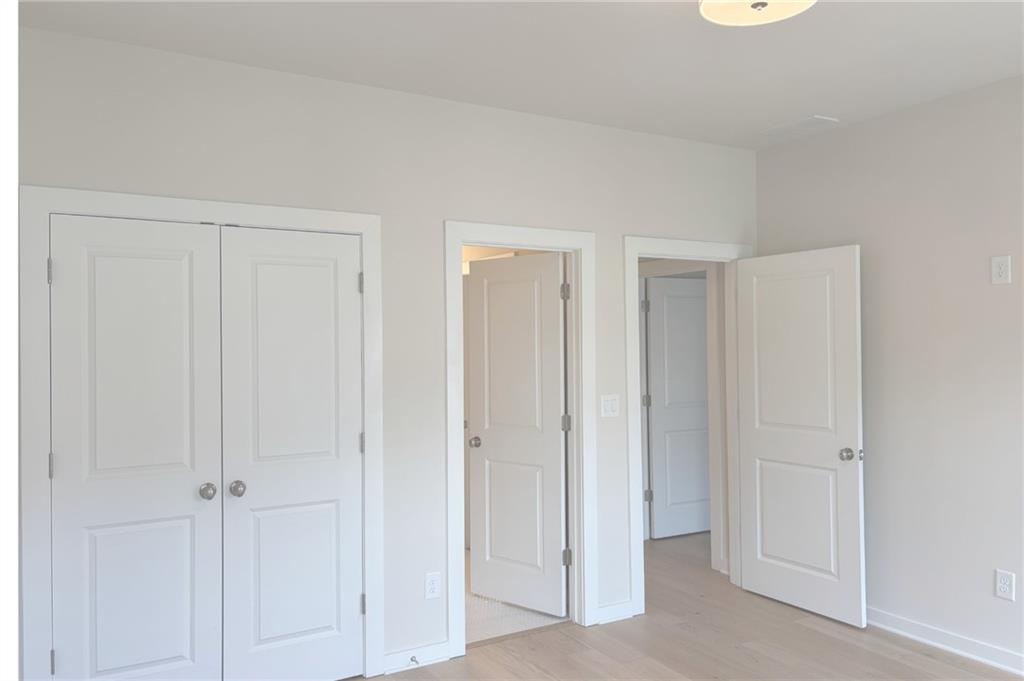 2039 Village Walk Property Photo 36