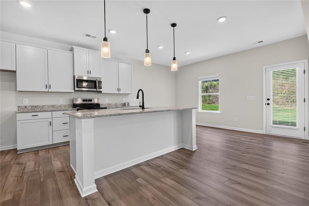 219 Shire Loop Property Photo 6