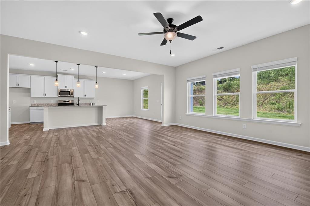 219 Shire Loop Property Photo 14