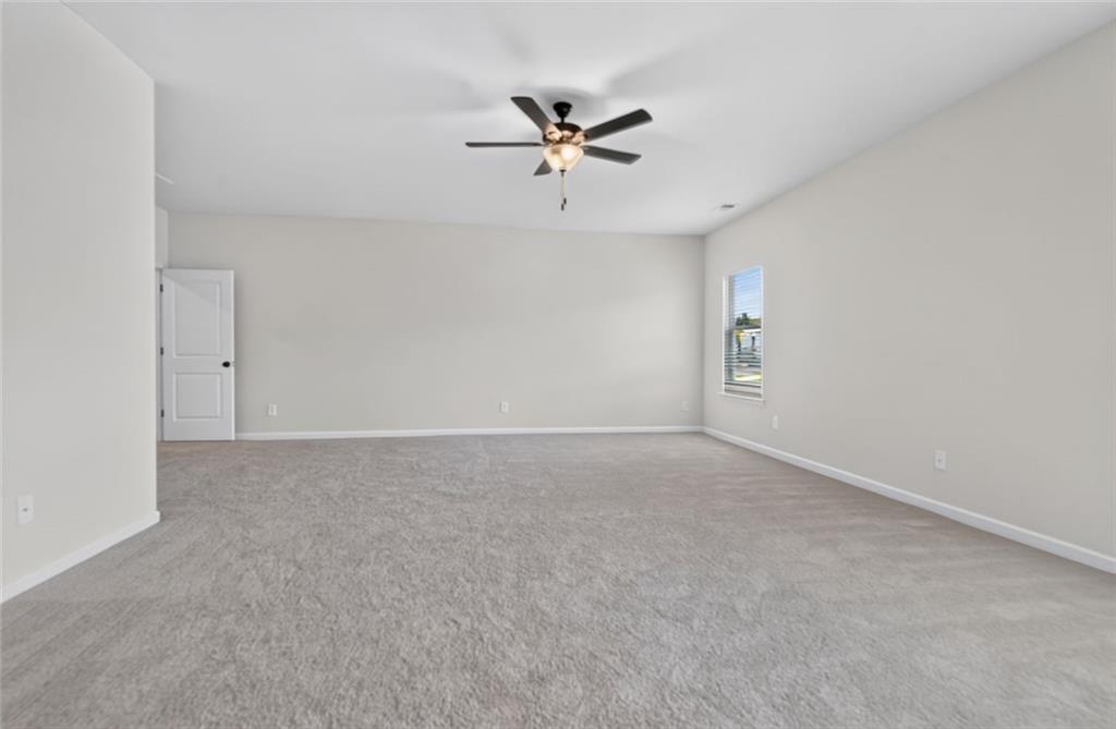 219 Shire Loop Property Photo 23