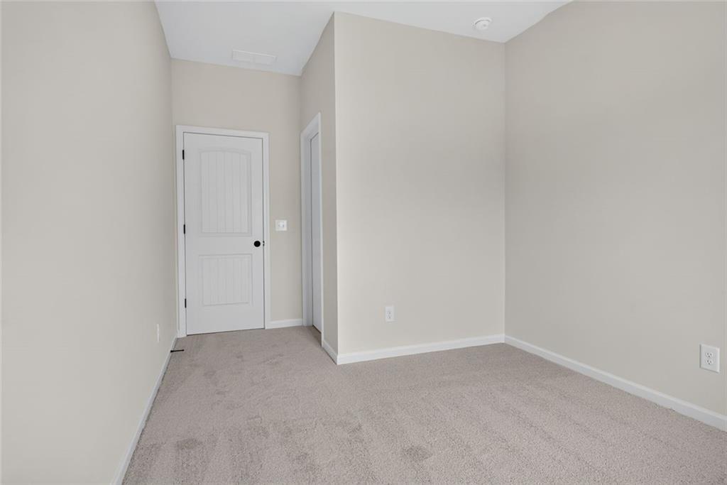 219 Shire Loop Property Photo 34