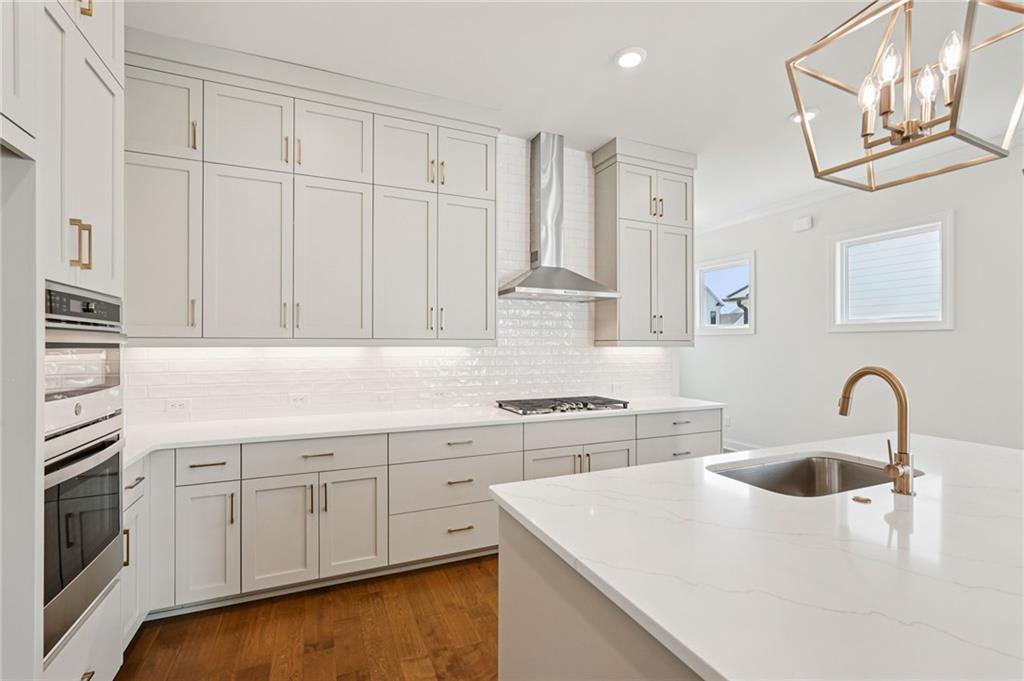527 Godfrey Drive Property Photo 1