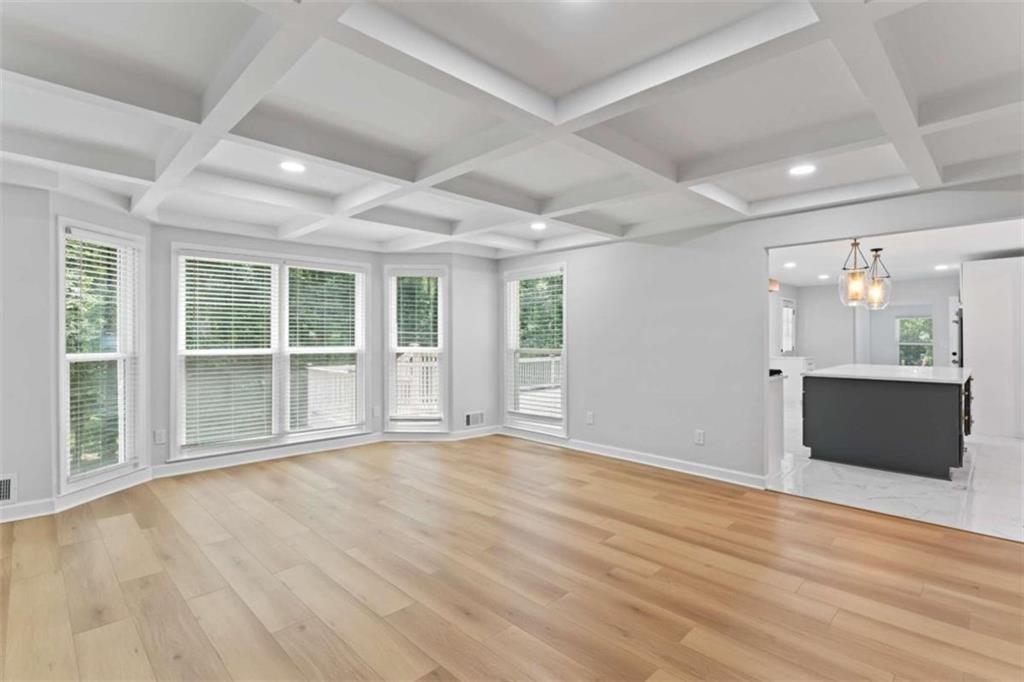 2023 Stoneleigh Drive Property Photo 3