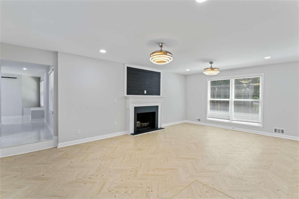 2023 Stoneleigh Drive Property Photo 6
