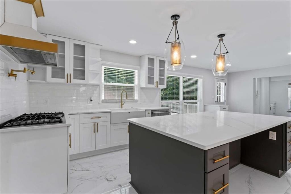 2023 Stoneleigh Drive Property Photo 10