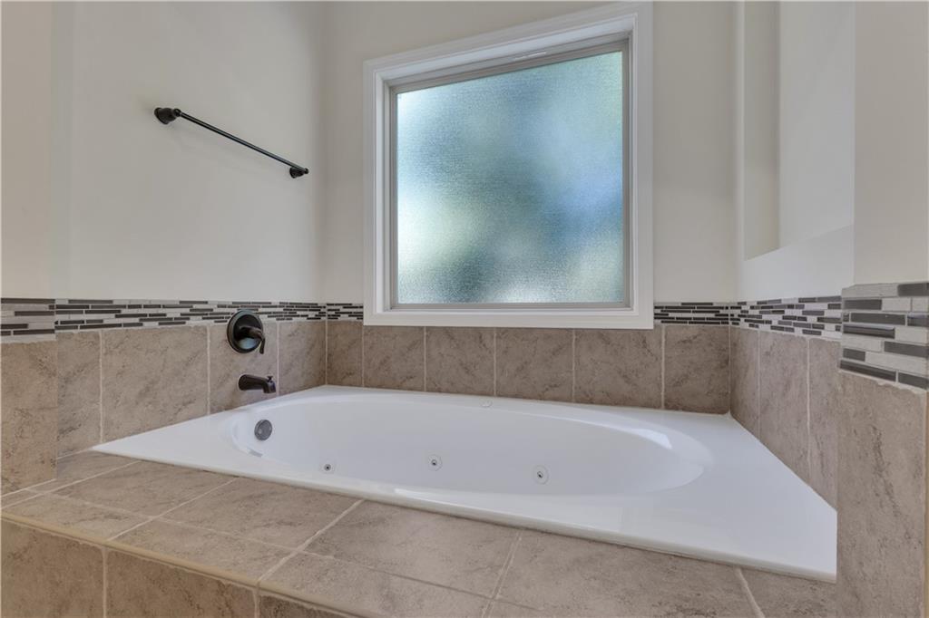 110 Sparrows Cove Property Photo 43