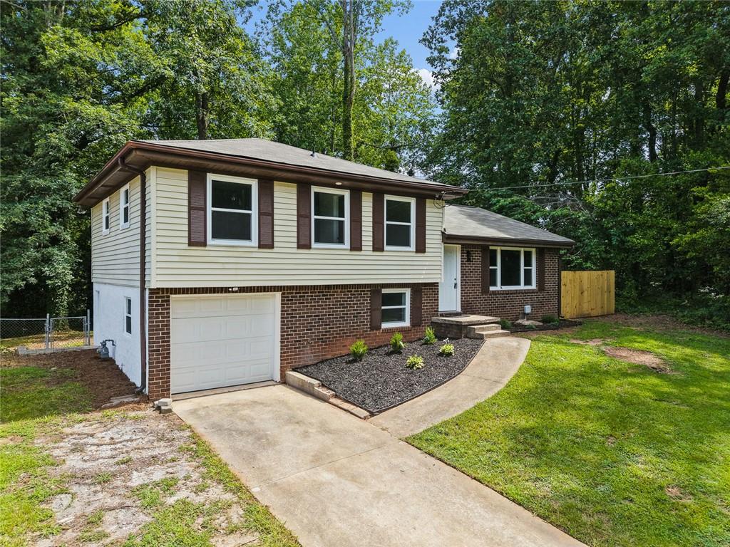 498 Queen Aliese Ln Lane Property Photo 2
