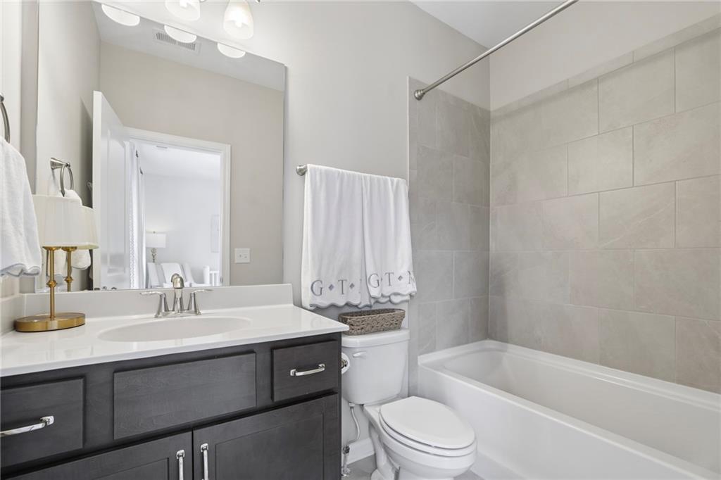 2443 Folly Lane Se Property Photo 23