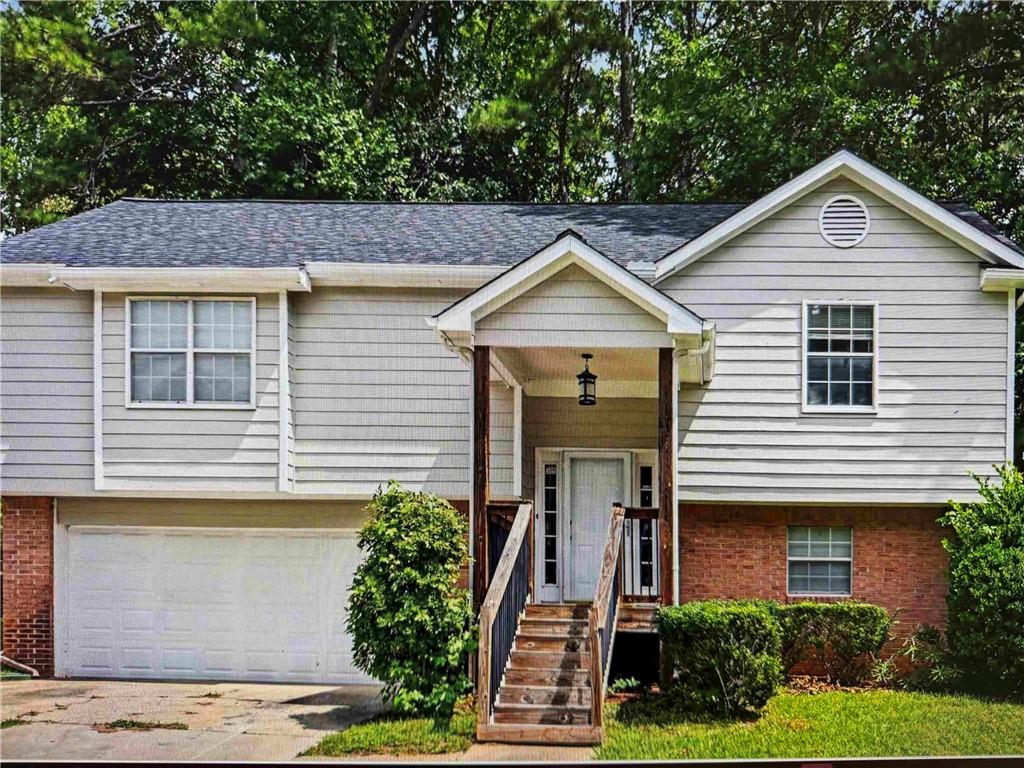 2102 Sandtree Court Property Photo 1