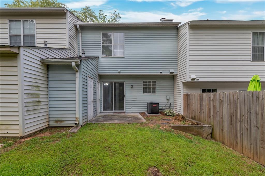 1008 Huntington Trace Se Property Photo 2