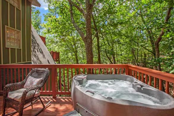 608 Moss Patch Trail Property Photo 12