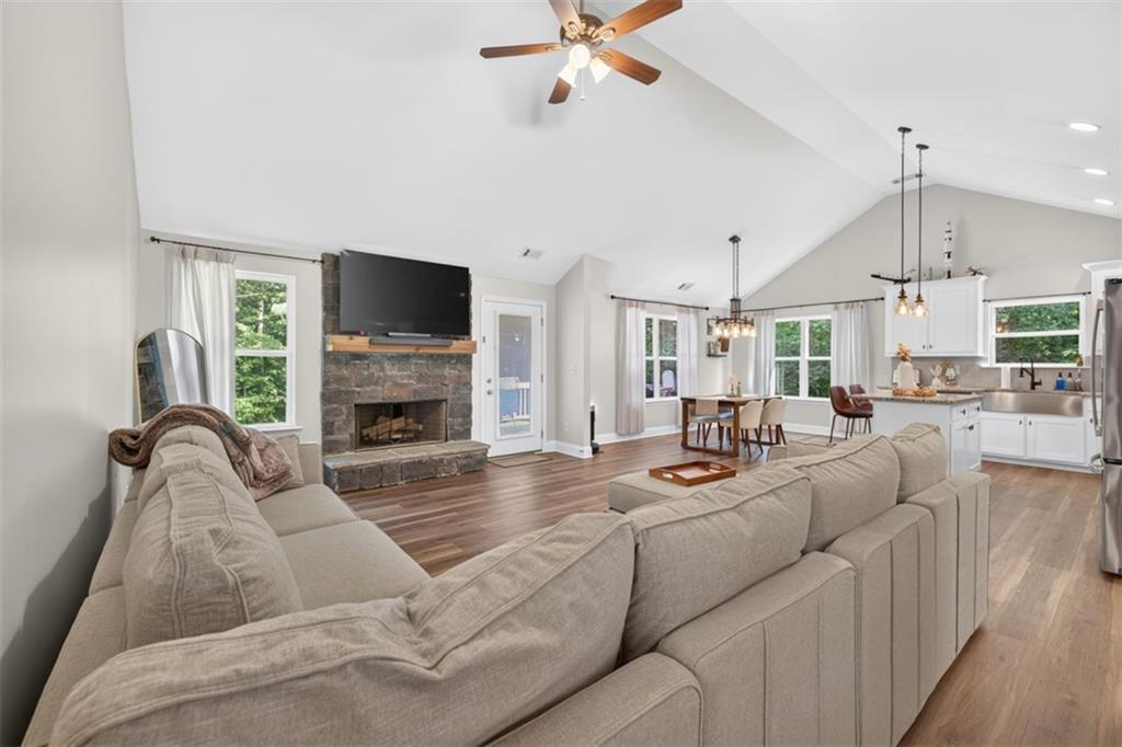 2565 Aaron Court Property Photo 4