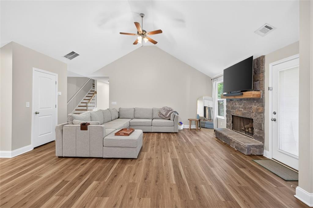 2565 Aaron Court Property Photo 6