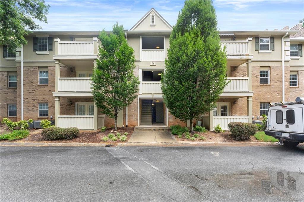 6900 Roswell Road Unit Q17 Property Photo 1
