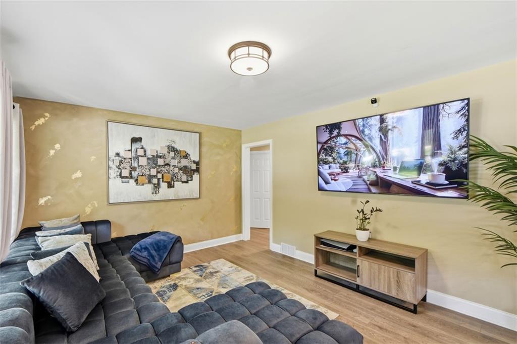 2805 Long Way Property Photo 7