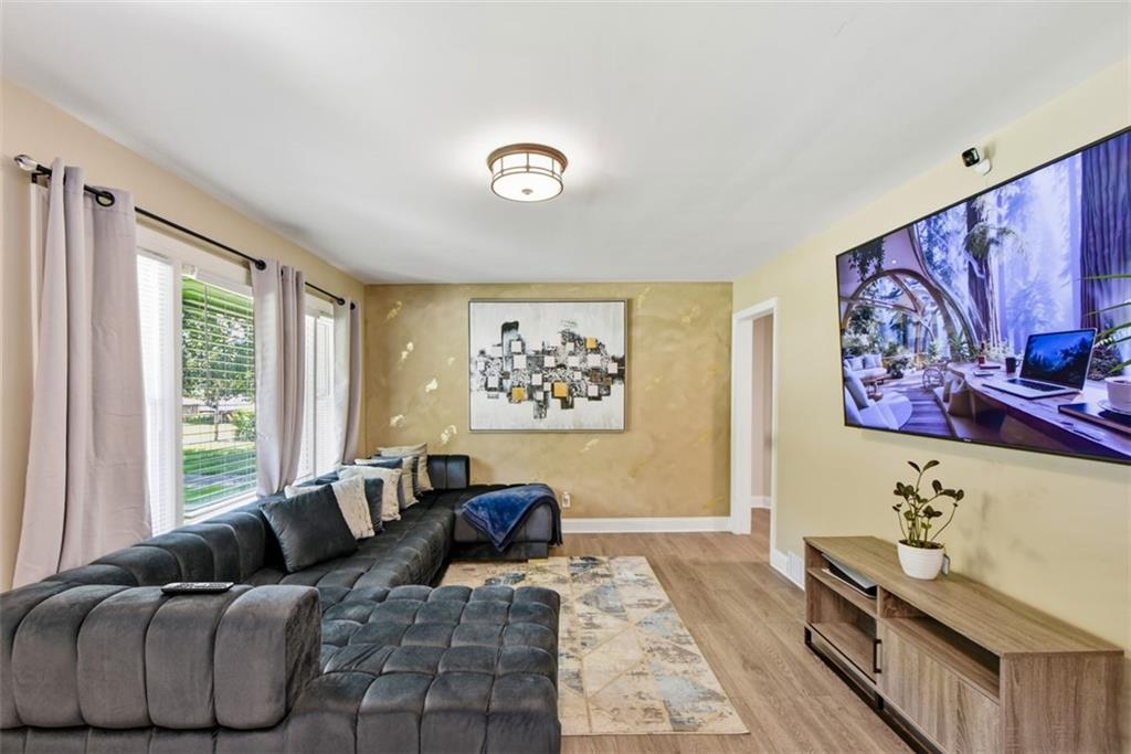 2805 Long Way Property Photo 8