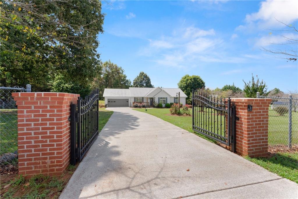 5820 Steve Black Road Property Photo 5